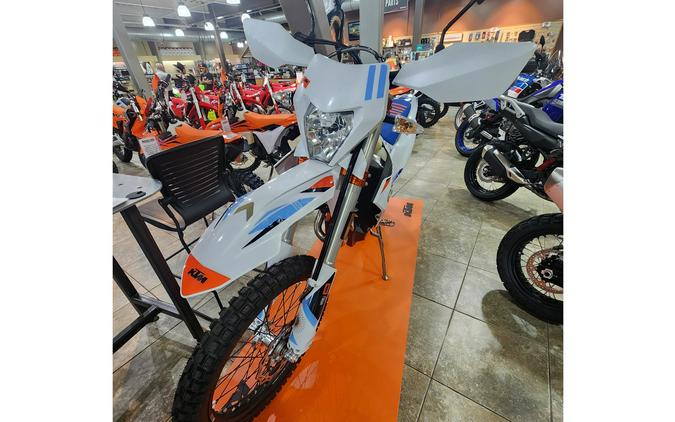 2024 KTM 500 EXC-F Six Days First Look [Fast Facts]