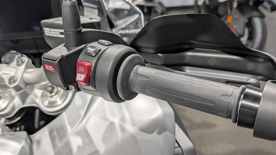 2025 BMW F 900 GS Adventure White Aluminum Metallic Matte