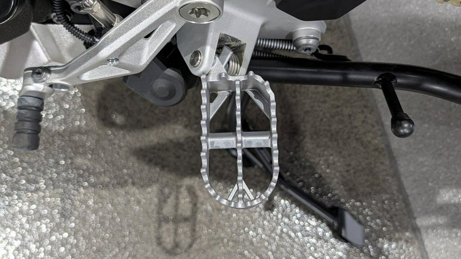 2025 BMW F 900 GS Adventure White Aluminum Metallic Matte