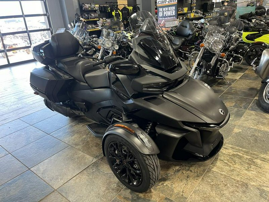 2024 Can-Am® Spyder RT Limited Dark Wheels