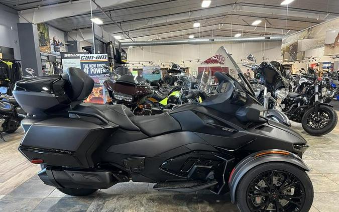 2024 Can-Am® Spyder RT Limited Dark Wheels