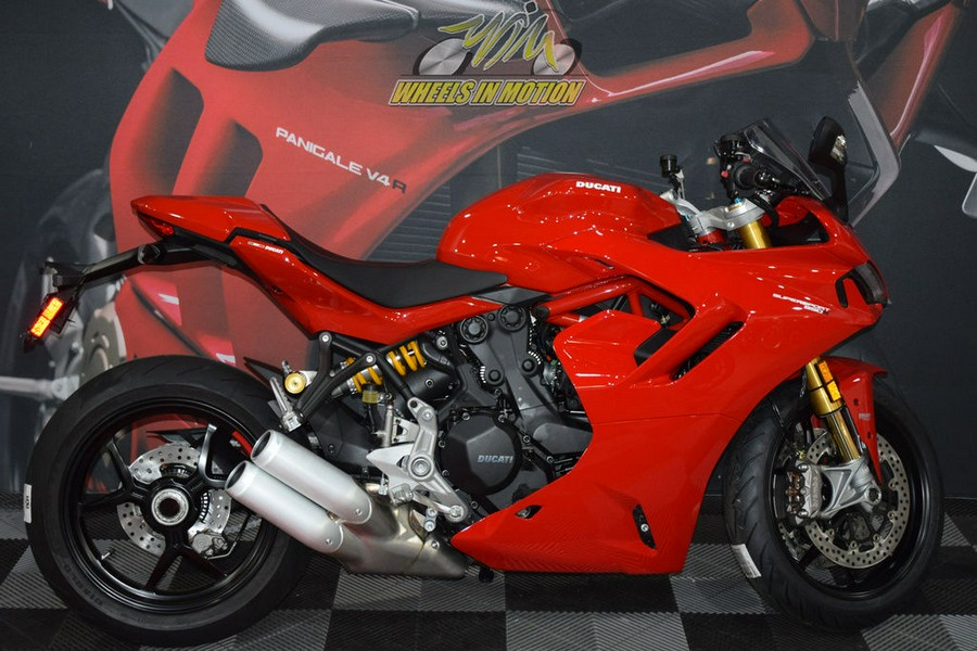 2023 Ducati SuperSport 950 S Ducati Red fairing