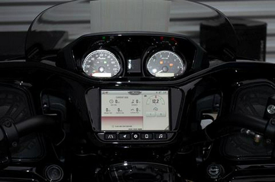 2024 Indian Motorcycle Challenger® Dark Horse® with PowerBand Audio Package