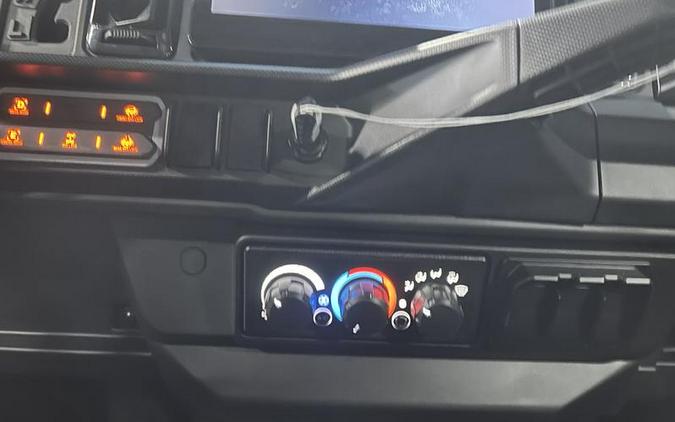 2026 Can-Am® Defender MAX XT CAB HD11 With 10.25 in.display