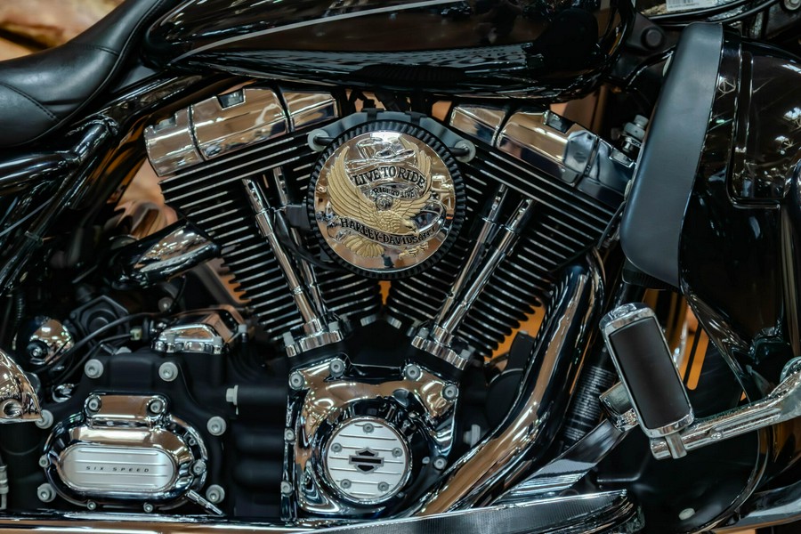 2012 Harley-Davidson Electra Glide Ultra Limited Grand American Touring FLHTK