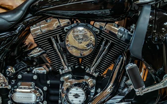 2012 Harley-Davidson Electra Glide Ultra Limited Grand American Touring FLHTK