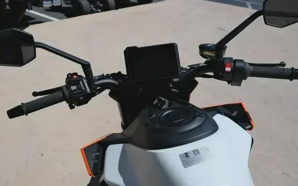 2027 KTM 990 DUKE