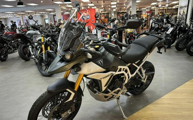 2024 Triumph Tiger 900 Rally Pro Matt Khaki Green / Matt Phantom Black