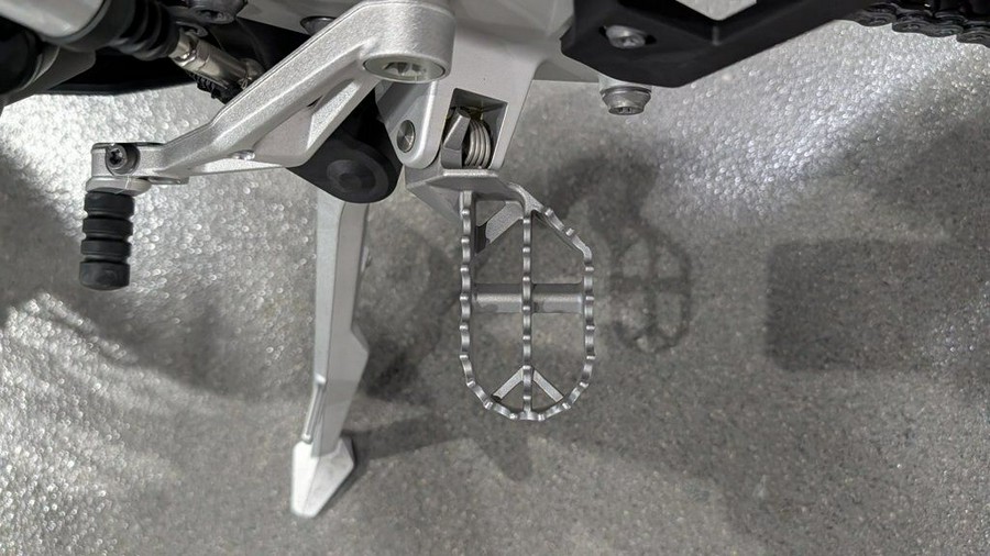 2024 BMW F 900 GS Blackstorm Metallic