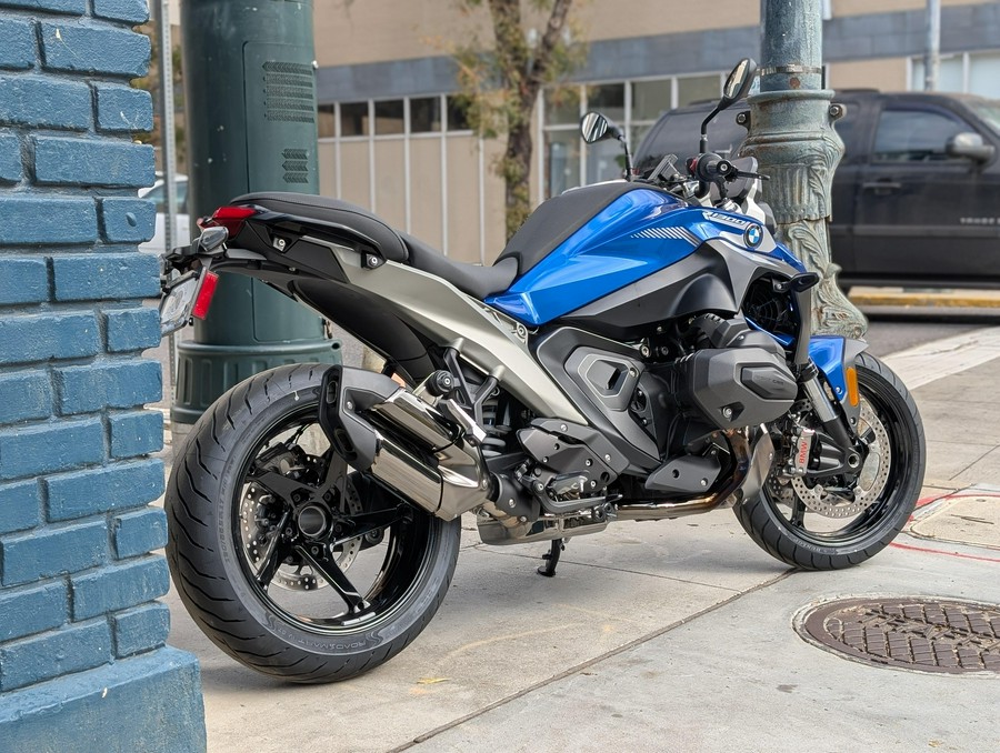 2026 BMW R1300R