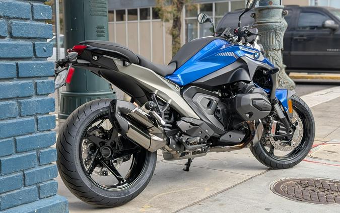 2026 BMW R1300R