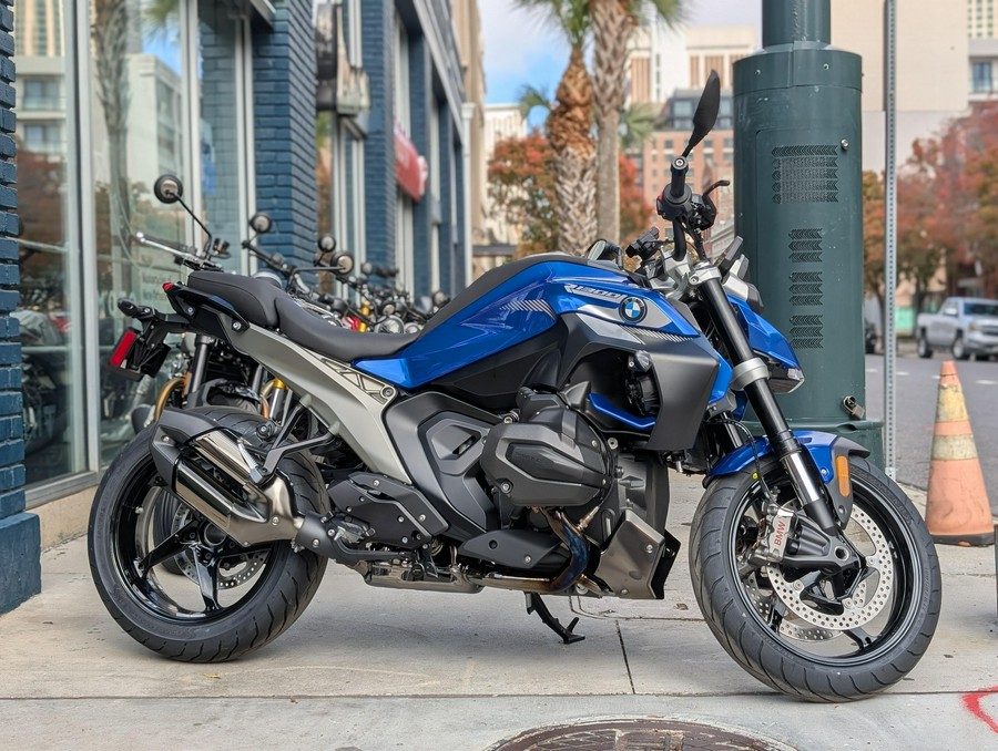 2026 BMW R1300R