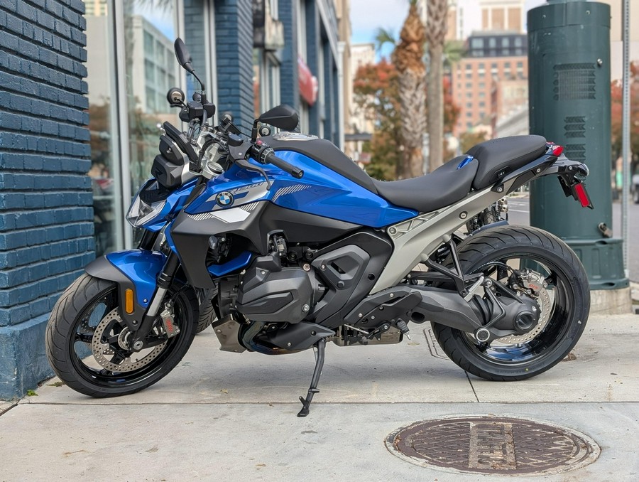 2026 BMW R1300R