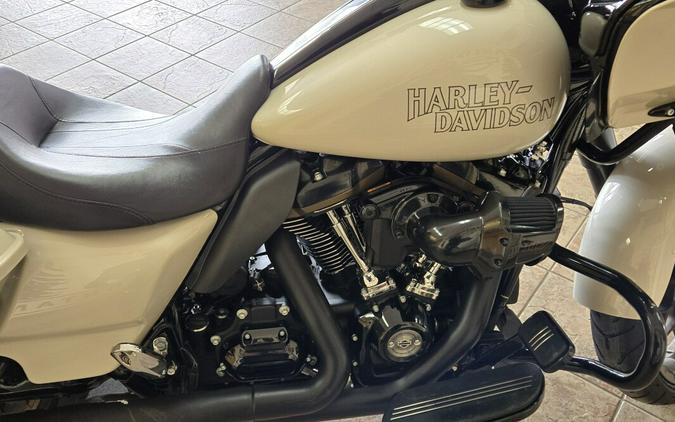 2023 Harley-Davidson® Road Glide® ST White Sand Pearl