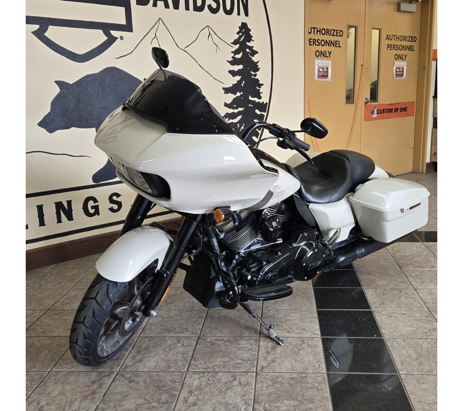 2023 Harley-Davidson® Road Glide® ST White Sand Pearl