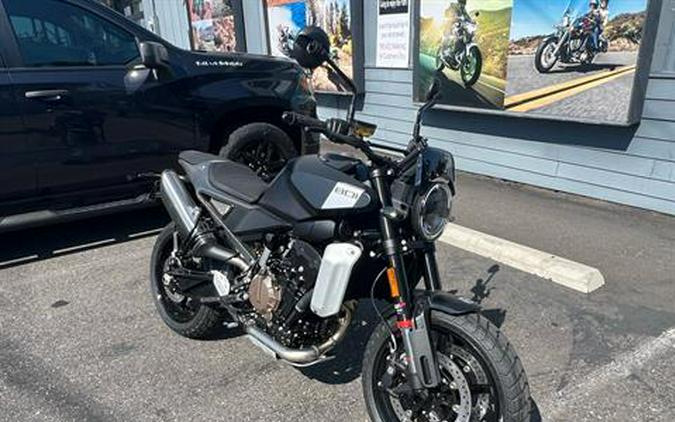 2025 Husqvarna Svartpilen 801