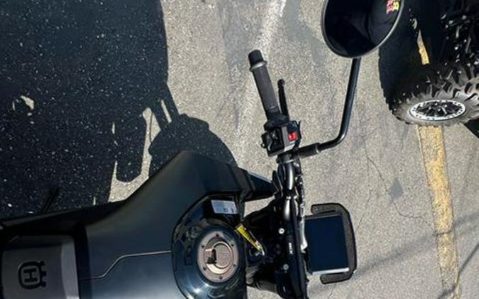 2025 Husqvarna Svartpilen 801