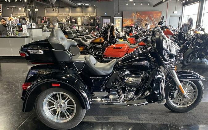 2017 Harley-Davidson Trike FLHTCUTG - Tri Glide Ultra