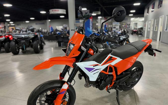2026 KTM SMC R 390