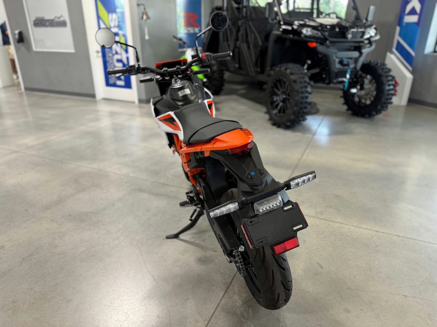 2026 KTM SMC R 390