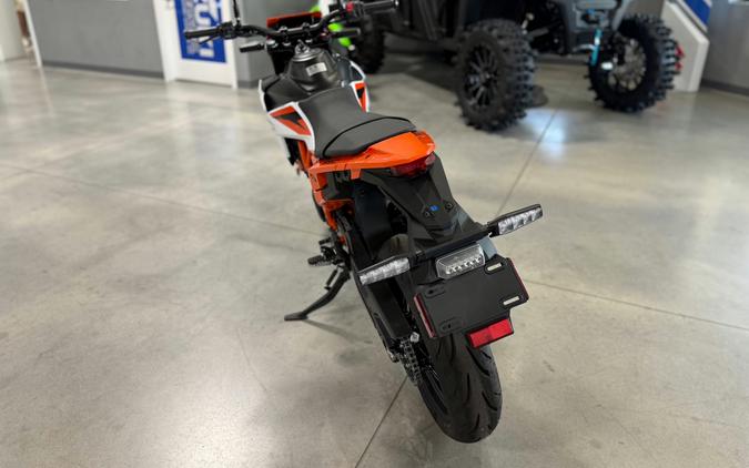 2026 KTM SMC R 390