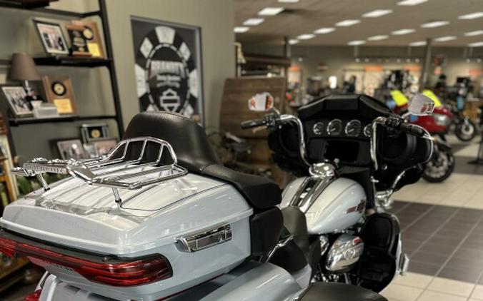 2023 Harley-Davidson® Tri Glide® Ultra Atlas Silver Metallic