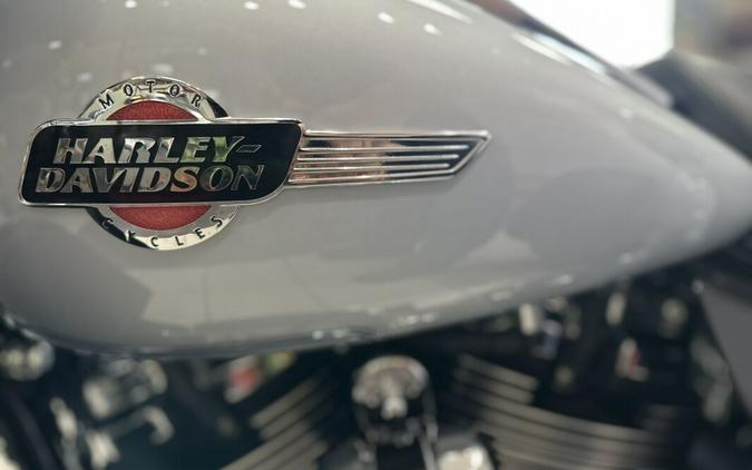 2023 Harley-Davidson® Tri Glide® Ultra Atlas Silver Metallic