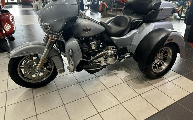 2023 Harley-Davidson® Tri Glide® Ultra Atlas Silver Metallic