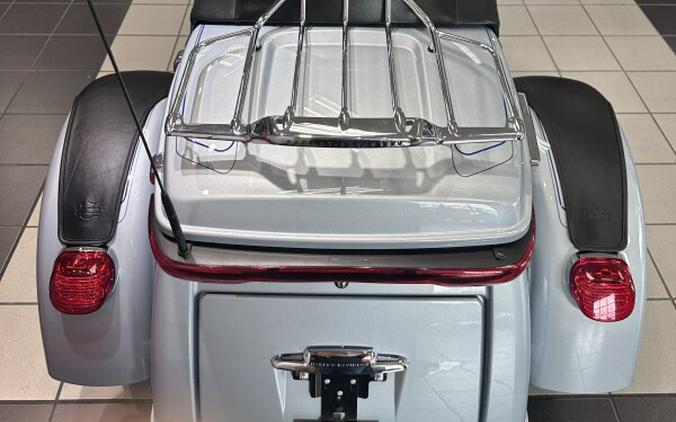 2023 Harley-Davidson® Tri Glide® Ultra Atlas Silver Metallic