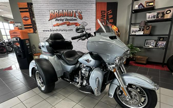 2023 Harley-Davidson® Tri Glide® Ultra Atlas Silver Metallic