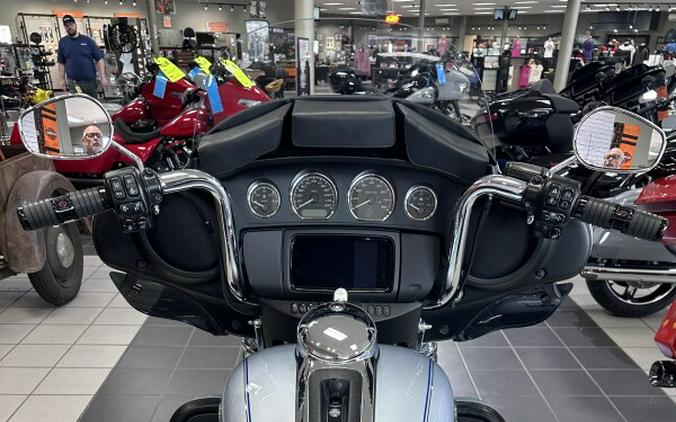2023 Harley-Davidson® Tri Glide® Ultra Atlas Silver Metallic