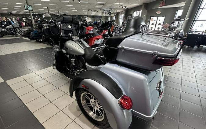 2023 Harley-Davidson® Tri Glide® Ultra Atlas Silver Metallic
