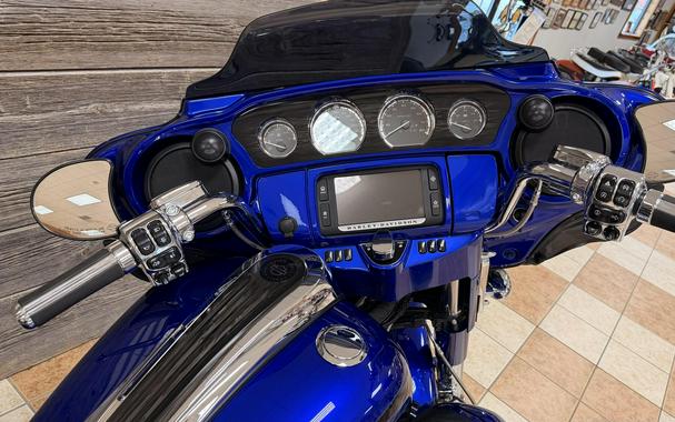 2017 Harley-Davidson® CVO™ Street Glide® Candy Cobalt/Indigo Ink with Mirror Chrome Aggressor Wheels