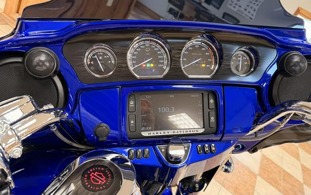 2017 Harley-Davidson® CVO™ Street Glide® Candy Cobalt/Indigo Ink with Mirror Chrome Aggressor Wheels