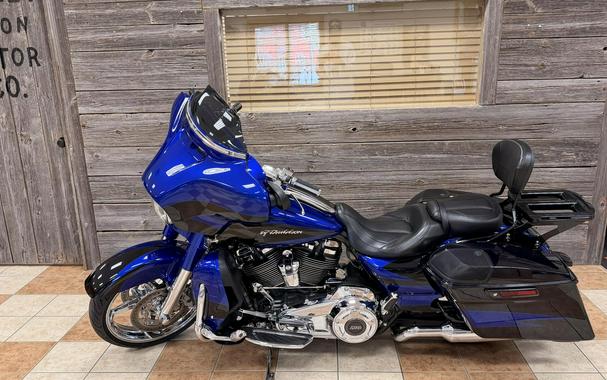2017 Harley-Davidson® CVO™ Street Glide® Candy Cobalt/Indigo Ink with Mirror Chrome Aggressor Wheels