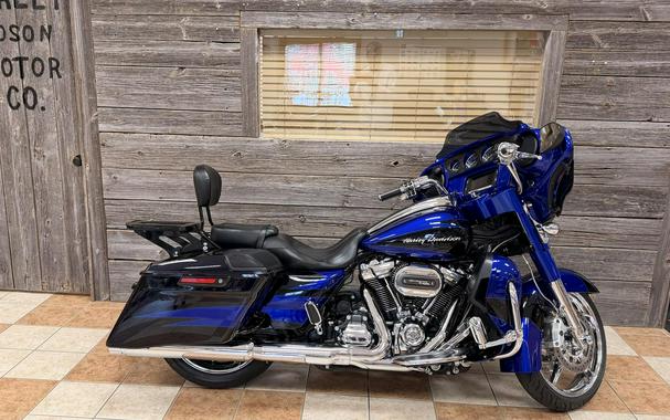 2017 Harley-Davidson® CVO™ Street Glide® Candy Cobalt/Indigo Ink with Mirror Chrome Aggressor Wheels