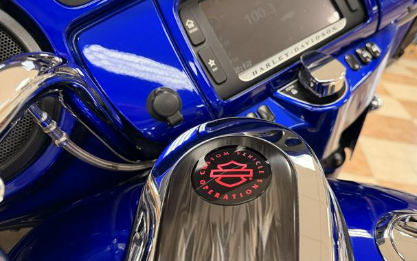 2017 Harley-Davidson® CVO™ Street Glide® Candy Cobalt/Indigo Ink with Mirror Chrome Aggressor Wheels
