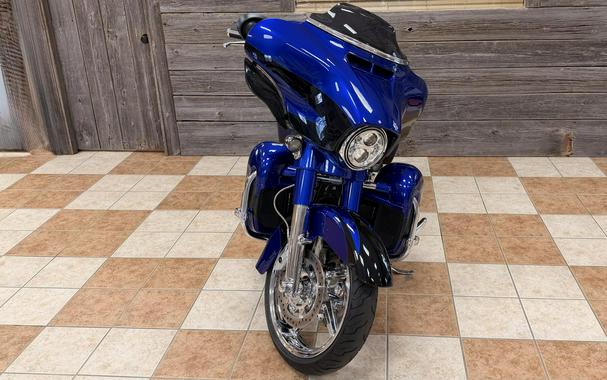 2017 Harley-Davidson® CVO™ Street Glide® Candy Cobalt/Indigo Ink with Mirror Chrome Aggressor Wheels