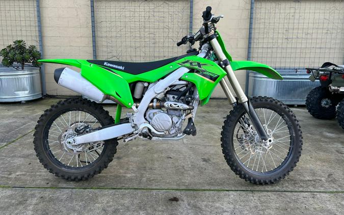 2021 Kawasaki KX250 Review (16 Fast Facts From Glen Helen + Perris)