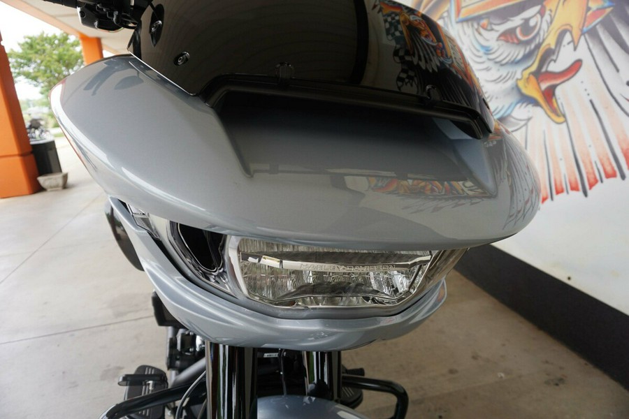 2024 Harley-Davidson Road Glide® Atlas Silver Metallic - Black Finish