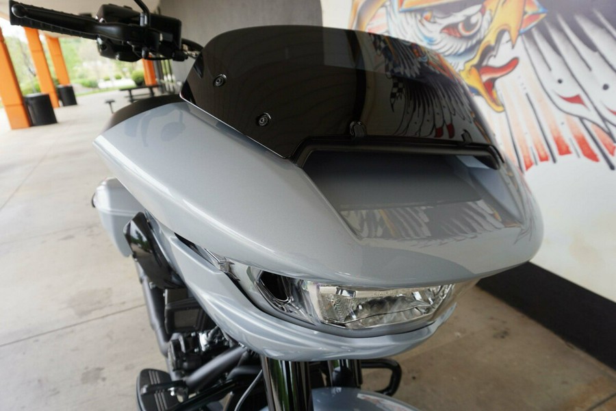 2024 Harley-Davidson Road Glide® Atlas Silver Metallic - Black Finish