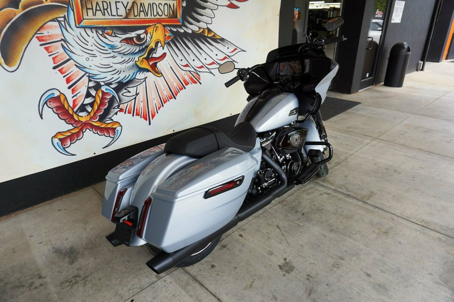 2024 Harley-Davidson Road Glide® Atlas Silver Metallic - Black Finish