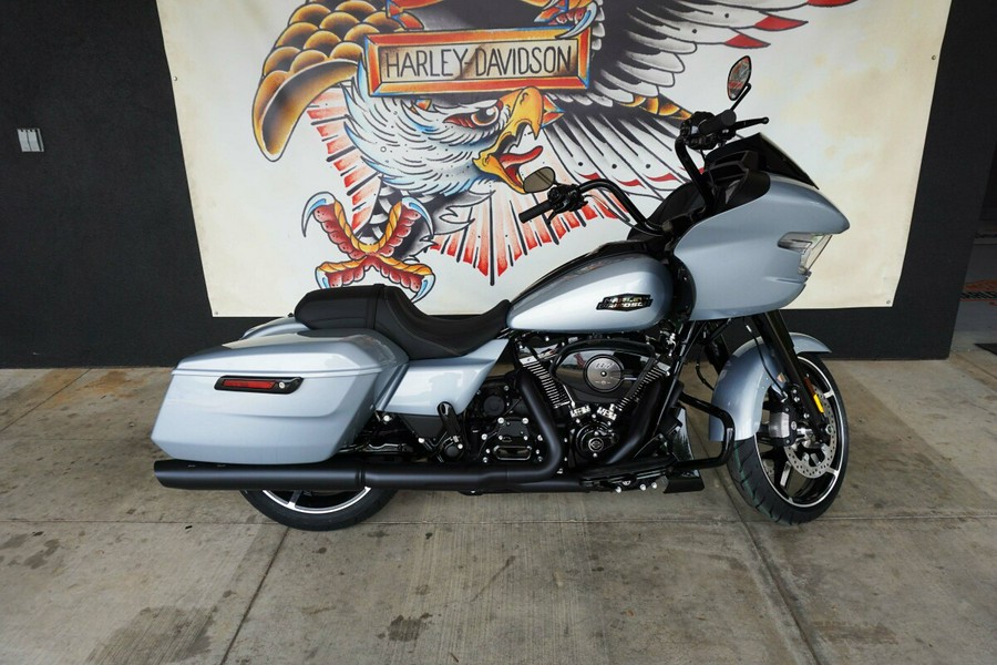 2024 Harley-Davidson Road Glide® Atlas Silver Metallic - Black Finish