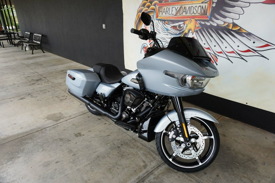 2024 Harley-Davidson Road Glide® Atlas Silver Metallic - Black Finish