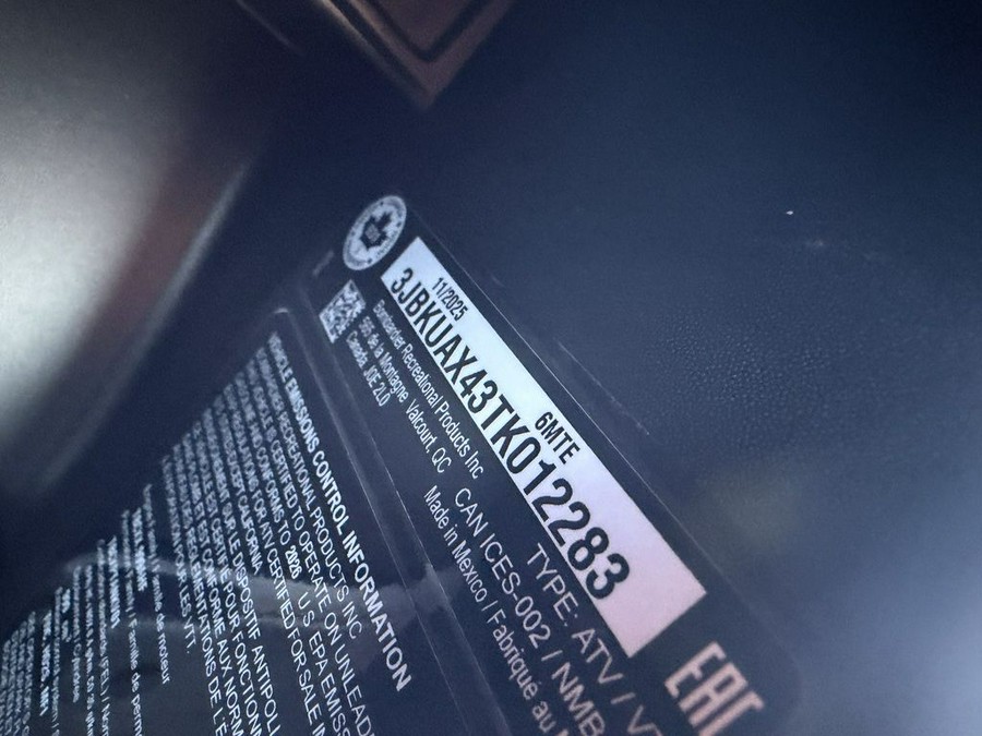 2026 Can-Am® Defender MAX Limited HD11