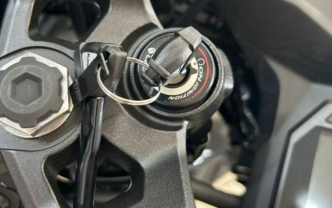 2025 Kawasaki NINJA 500 ABS METALLIC BLACK/ MOONDUST GREY