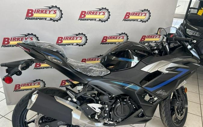 2025 Kawasaki NINJA 500 ABS METALLIC BLACK/ MOONDUST GREY