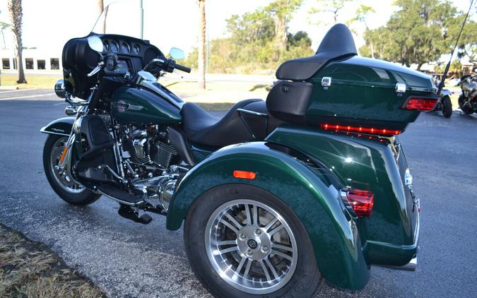 2024 Harley-Davidson Tri Glide Ultra Alpine Green / Vivid Black - FLHTCUTG