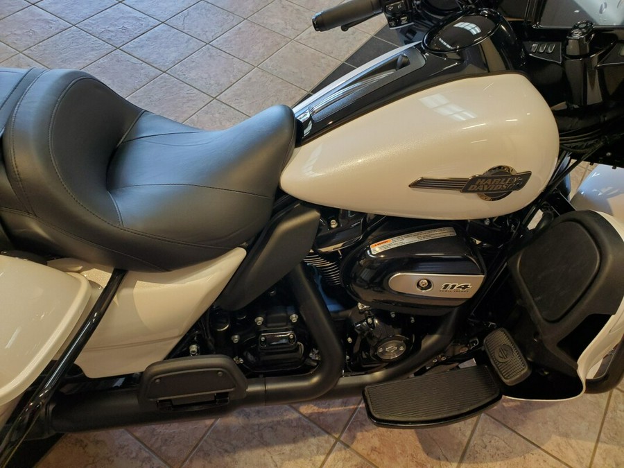 2024 Harley-Davidson Ultra Limited White Onyx Pearl - Black Finish