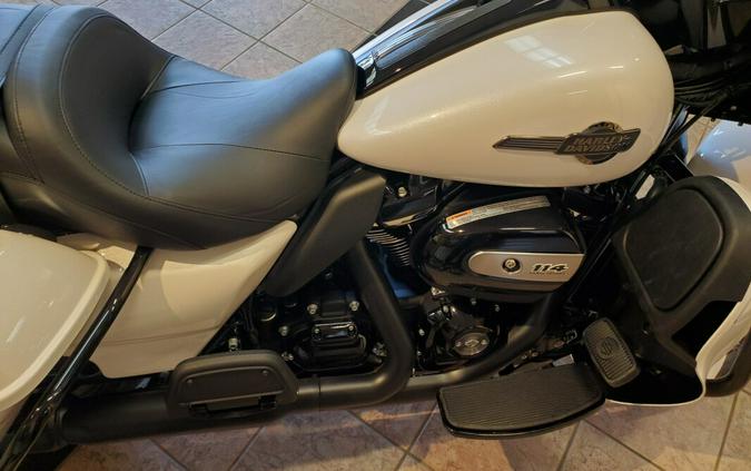 2024 Harley-Davidson Ultra Limited White Onyx Pearl - Black Finish